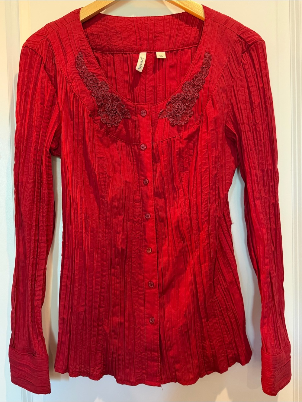 St. John's Bay Crinkle Button Front Embroidered Blouse Red Women's Medium